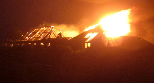 Роскошная усадьба Брэнсона выгорела дотла