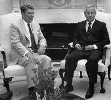 ИЮЛЬ 1987 ГОДА: с президентом Рейганом в Овальном кабинете