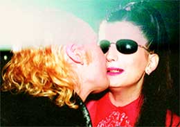 ПОЦЕЛУЙ ШУРЫ: поверг певицу в шок