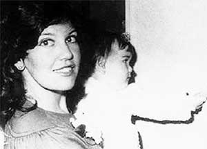 БУДУЩАЯ ЗВЕЗДА: на руках у мамы Мабели Иглесиас