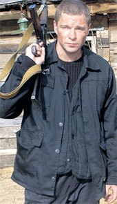 МАХОВИКОВ: с оружием в руках защищает народное добро