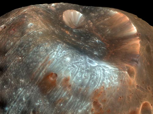 Кратер Стикни. Фото: NASA