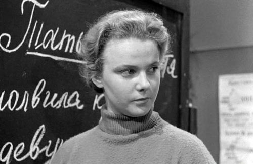 Говорят, что на роль учительницы Татьяны Сергеевны была утверждена работница «Запорожстали», но ее не отпустил мастер цеха. Для Нины Ивановой эта роль стала самой лучшей в карьере. Кадр из фильма