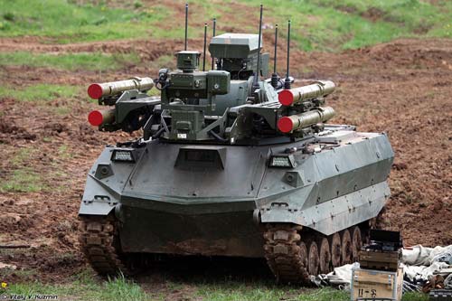Боевой робот «Уран-9» с пусковой установкой ракет «Атака». Источник: wikimedia.org