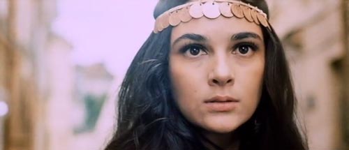 Светлана Тома в фильме «Табор уходит в небо»