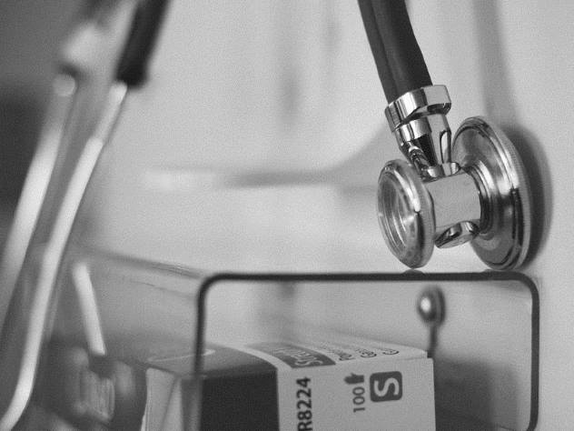 Медики не смогли спасти жизнь маленькой пациентке, девочка скончалась в больнице