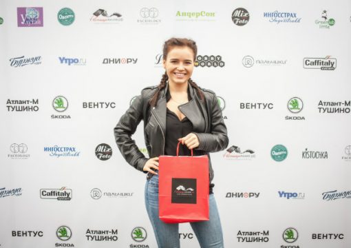 Российская актриса и блогер, ставшая популярной после главной роли в сериале «Физрук», в котором Полина, будучи непрофессиональной артисткой, сыграла школьницу Сашу Мамаеву.