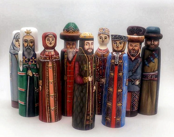 Новое хобби звезды - вытачивать деревянные фигурки. Их можно купить за 7500 руб. за штуку