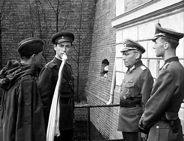 Кадр из фильма «Мне было 19» (1967). В роли Галла - Василий Лановой