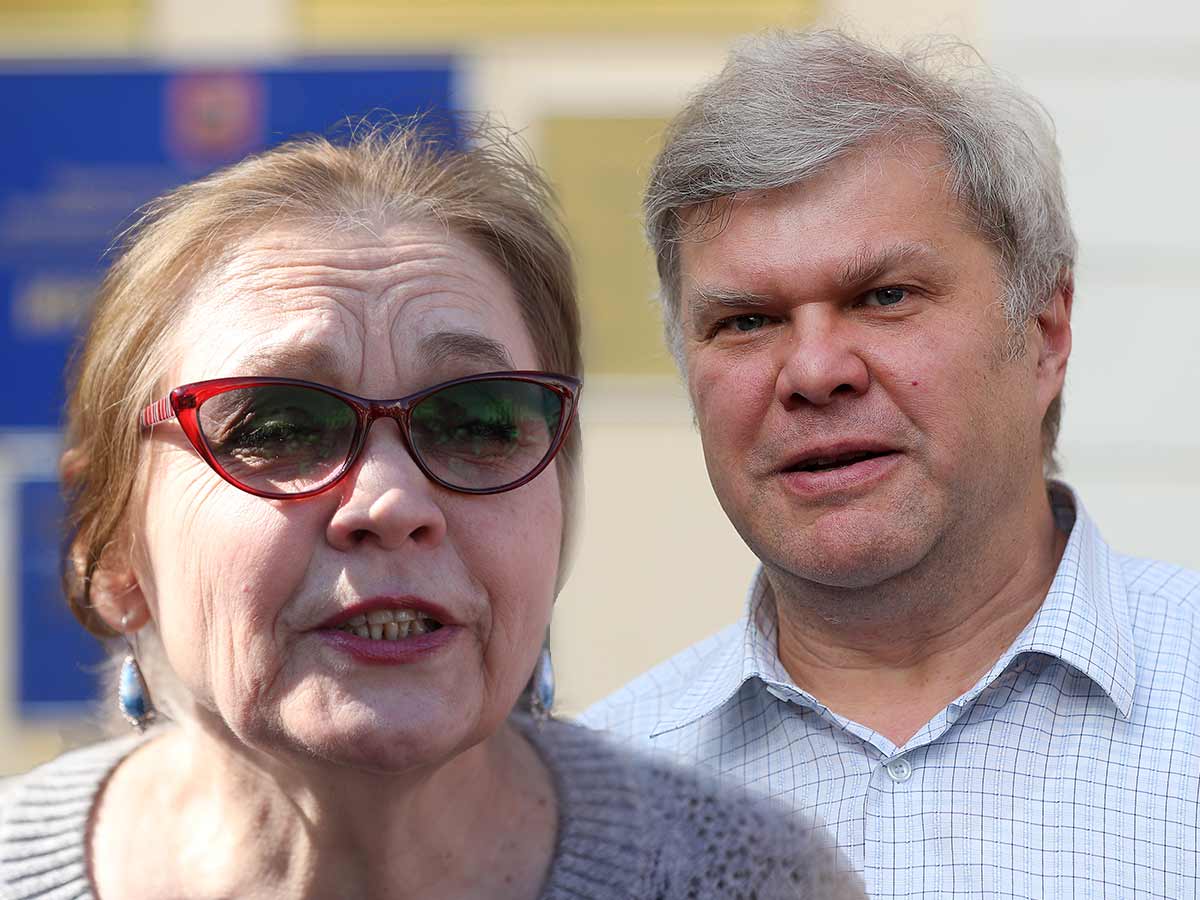 Представители оппозиции в Мосгордуме Елена Шувалова и Сергей Митрохин Яркие представители оппозиции в Мосгордуме Елена Шувалова и Сергей Митрохин потребовали денег