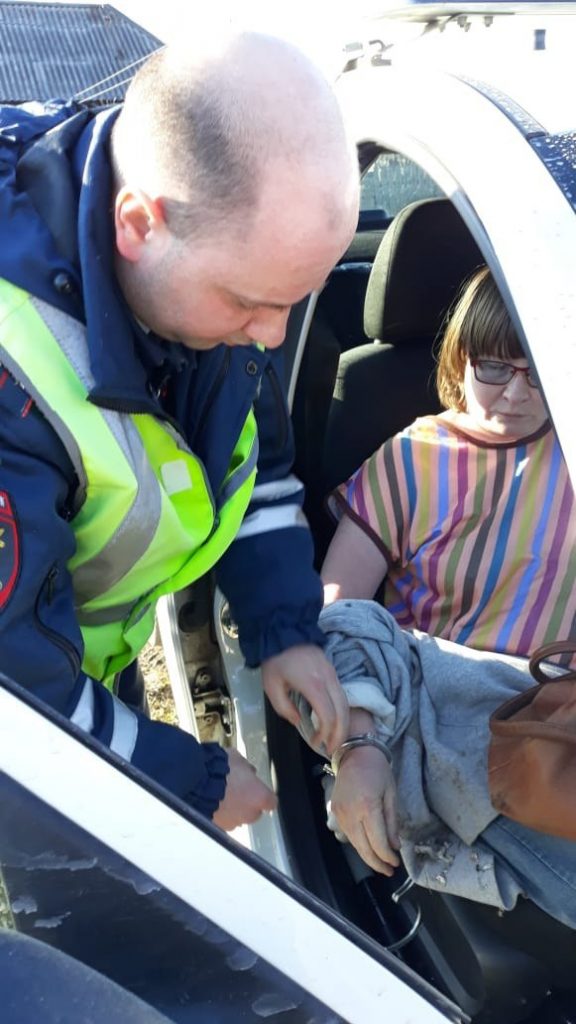 Полицейские задержали врача, забывшую дома документы