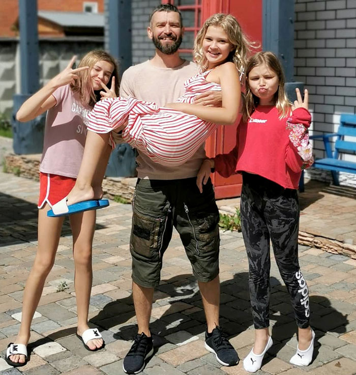 Музыкант с тремя старшенькими
