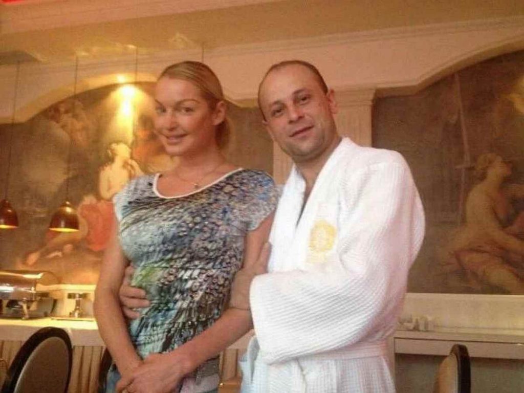 Влад Фоменко утверждает, что несколько месяцев крутил с Волочковой бурный роман