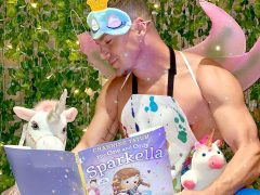 Свою книжку Ченнинг представил как профессиональный детский писатель