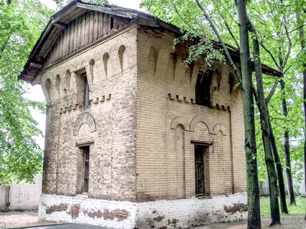 В Пресненском районе какие-то ублюдки ночью раскурочили водонапорную башню XIX века