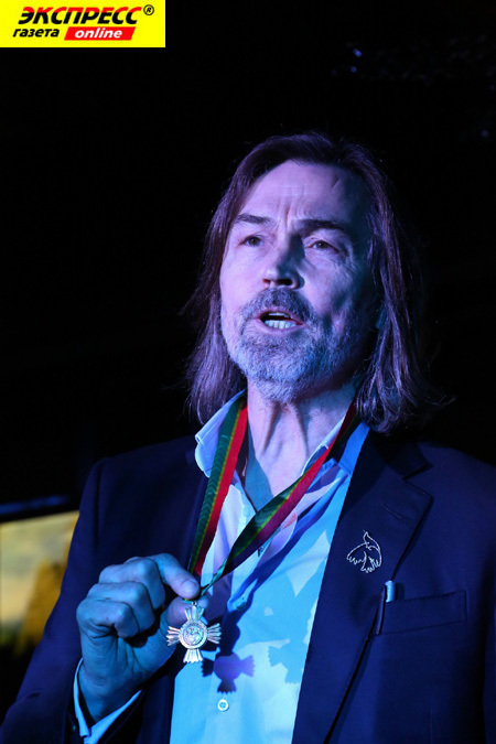 НИКАС САФРОНОВ