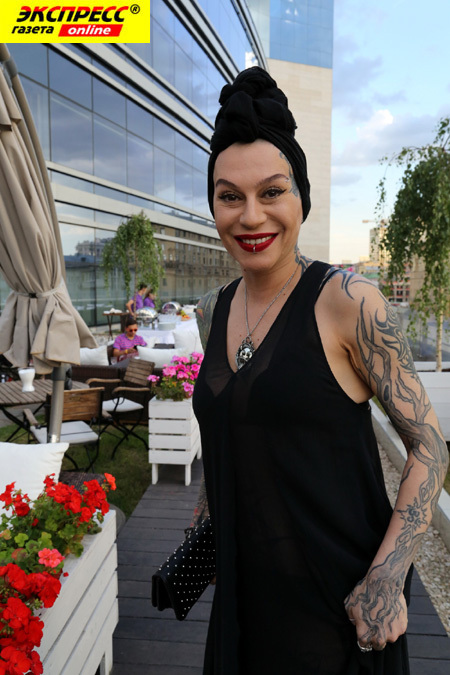 НАРГИЗ ЗАКИРОВА