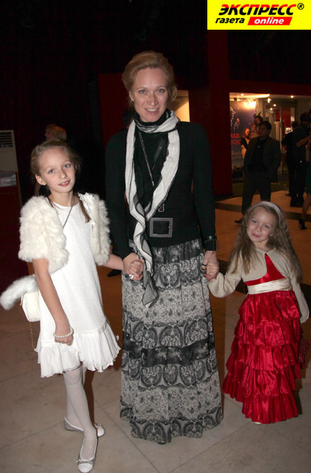 МАРИЯ КИСЕЛЁВА С ДОЧКАМИ