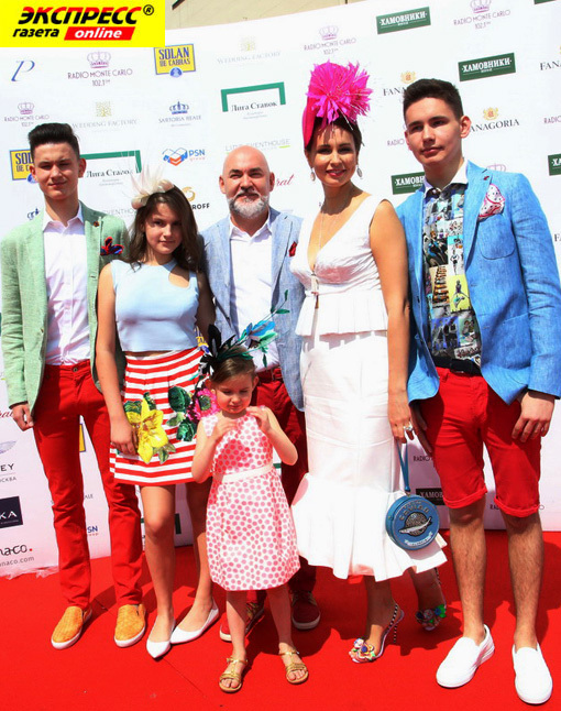 СЕРГЕЙ КОЖЕВНИКОВ С СЕМЬЁЙ