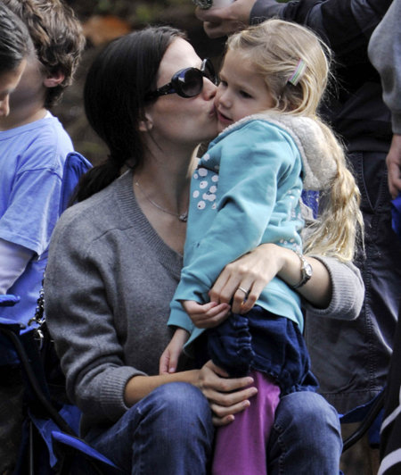 Дженнифер ГАРНЕР отправилась поболеть за свою старшу. дочку Вайолет