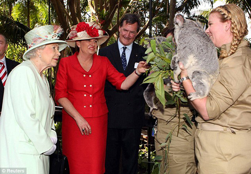 Кроме кенгуру и коал Елизавете II в Австралии показали...