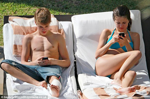 Джастин БИБЕР, Мила КУНИС