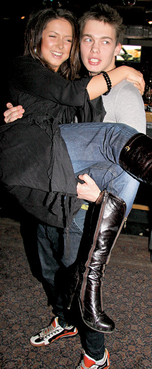 С приятелем «кадетом» Аристархом ВЕНЕСОМ певица прикололась над журналистами - естественно, на следующий день пресса утверждала, что у них роман