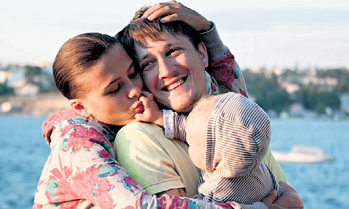 Настя с мужем Никитой и сыном Елисеем. Фото: fb.com