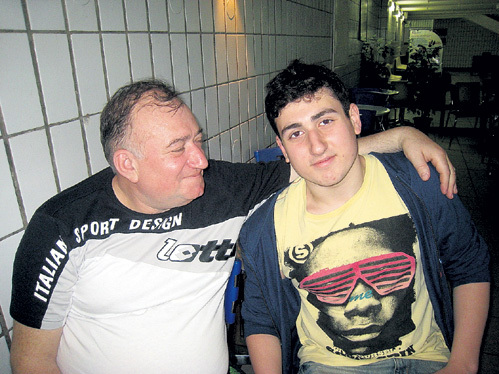 Шаварш Владимирович надеется, что 16-летний сын Тигран побьёт его рекорды