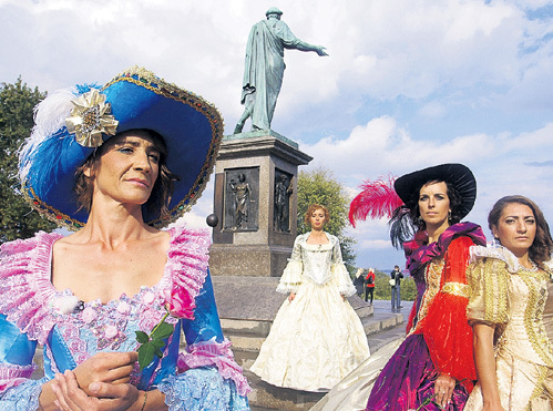 Девушкам на проекте прививали чувство прекрасного