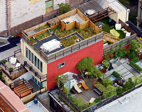 Если с садовым участком подвижек нет, можно разбить огородик на крыше, как это делают японцы