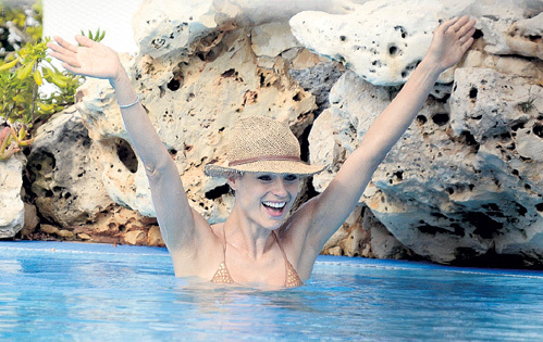 Прелестям Мишель ХУНЦИКЕР Эрос РАМАЗЗОТТИ...