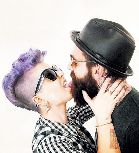 Язык не поворачивается назвать «это» поцелуем