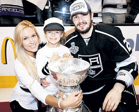 Несмотря ни на что, Слава ВОЙНОВ заявляет, что Марта и её дочь от первого брака - самые родные для него люди. Фото: Vk.com