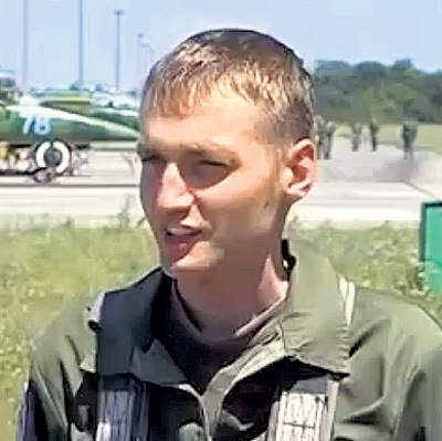 ...а на самом деле малайзийский «боинг» сбил украинский лётчик ВОЛОШИН. Хунта его даже орденом наградила за убийство сотен людей. Кадр: Youtube.com