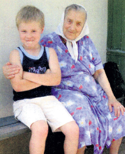 Мария Пантелеймоновна БРЕЕВА ушла из жизни, когда верстался этот номер, 18 апреля 2015 года. На фото баба Маня с правнуком Артёмом