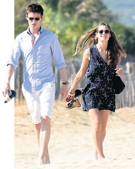 Во время отложенного медового месяца в Сен-Тропе с лица Ханны не сходит улыбка, Эдди выглядел менее радостным