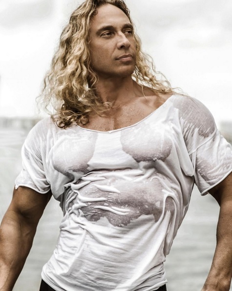 Тарзан (Фото: Instagram**.com)