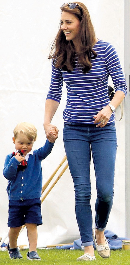 Жена принца Уэльского Кэтрин надевает на прогулку топсайдеры, а сын Джордж - кроксы