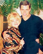 В ОБНИМКУ С ДЮЖЕВЫМ: космического обаяния мужчина!