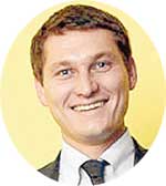 МАКС ЭСТЕРКИН: папа с такими деньгами не помешает никому