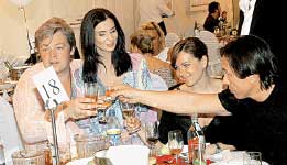 СООБРАЗИМ НА ЧЕТВЕРЫХ: супруги Стриженовы, Катя Редникова и Ренат Давлетьяров