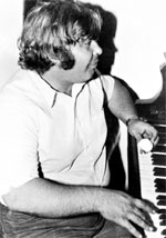 МОЛОДОЙ КОМПОЗИТОР: Анатолий в своей московской квартире (1978 год)