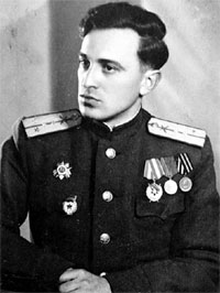 ВАСИЛИЙ КИСЕЛЕВ: красавец-капитан по-военному прямо находил путь к женскому сердцу