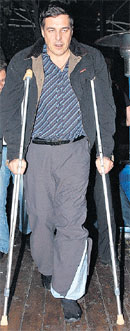 ДВА ГОДА НАЗАД: с трудом передвигался на костылях