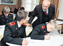 В СЕРИАЛЕ «КАДЕТСТВО»: играет педагога Палочку