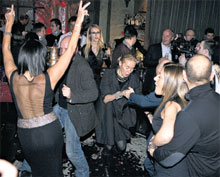 …и зашел Сати с тыла