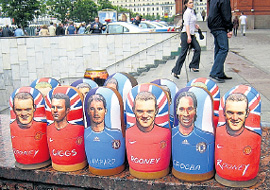 ФУТБОЛЬНЫЕ СУВЕНИРЫ: продавались по 1000 рублей за штуку