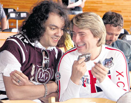 ДВЕ ЗВЕЗДЫ: Филипп и Николай даже не подозревают, что имеют своих поклонников даже среди пернатых