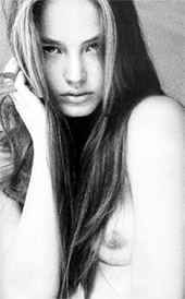 ТОП-МОДЕЛЬ: снялась для каталога своего агентства в стиле ню